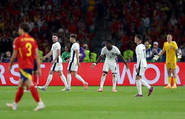 EURO 2024 finalinde İspanya’ya 2-1 kaybederek turnuvayı ikinci olarak tamamlayan İngiltere’de Teknik Direktör Gareth Southgate, görevinden ayrıldı.