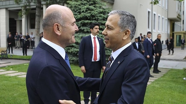 “Soylu, İçişleri Bakanlığı tarafından tahsis edilen biri zırhlı olmak üzere üç aracı önceki gün geri vermek istedi. Bakanlık ikisini kabul etti ancak zırhlıyı almaya yanaşmadı. Araç bakanlıktan içeriye sokulmadı. Soylu, ikinci kez teşebbüs etti. Bakanlık yine almadı.”