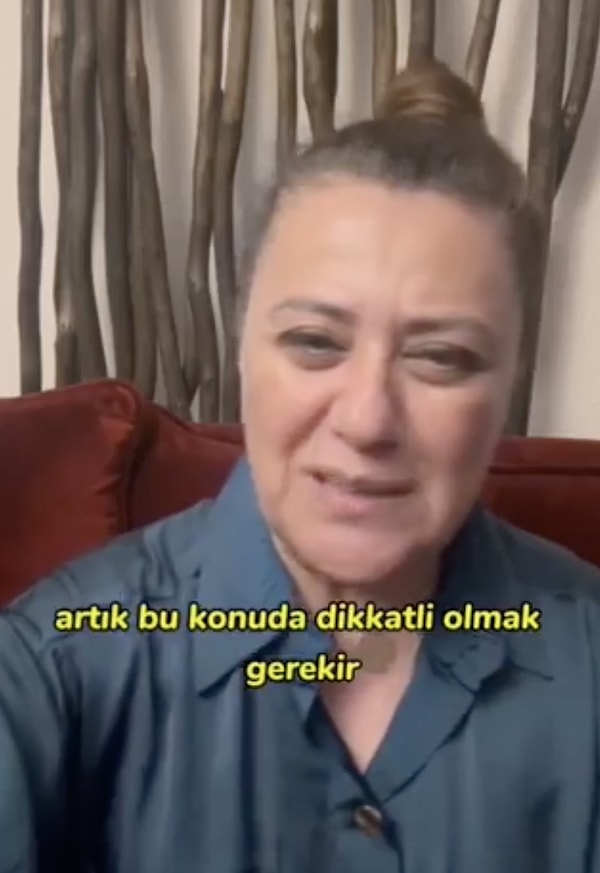 Sosyolog olduğunu ifade eden bir kadın da bu konuya değinerek TV ve telefon olan yerde soyunulmaması gerektiğini aksi halde kayda alınabilecek görüntülerle ansızın karşılaşabileceğimizi dile getirdi.