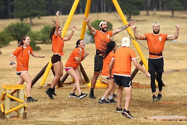 9. Çekimleri Zonguldak’ta devam eden Survivor Meksika için şehre gelen Meksikalı yarışmacılardan 3’ü ceza oyunu sonrasında geceyi maden ocağımda geçirdi.