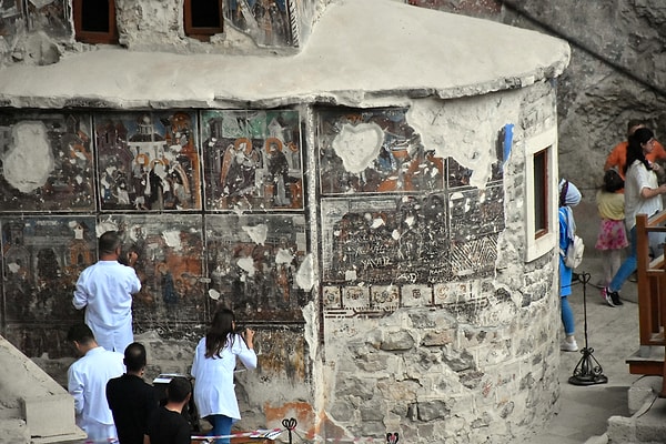 2015 yılında başlayan çevre düzenlemesi ve restorasyonla manastırı ulaşan merdivenler onarıldı, su kemerleri tamir edildi.