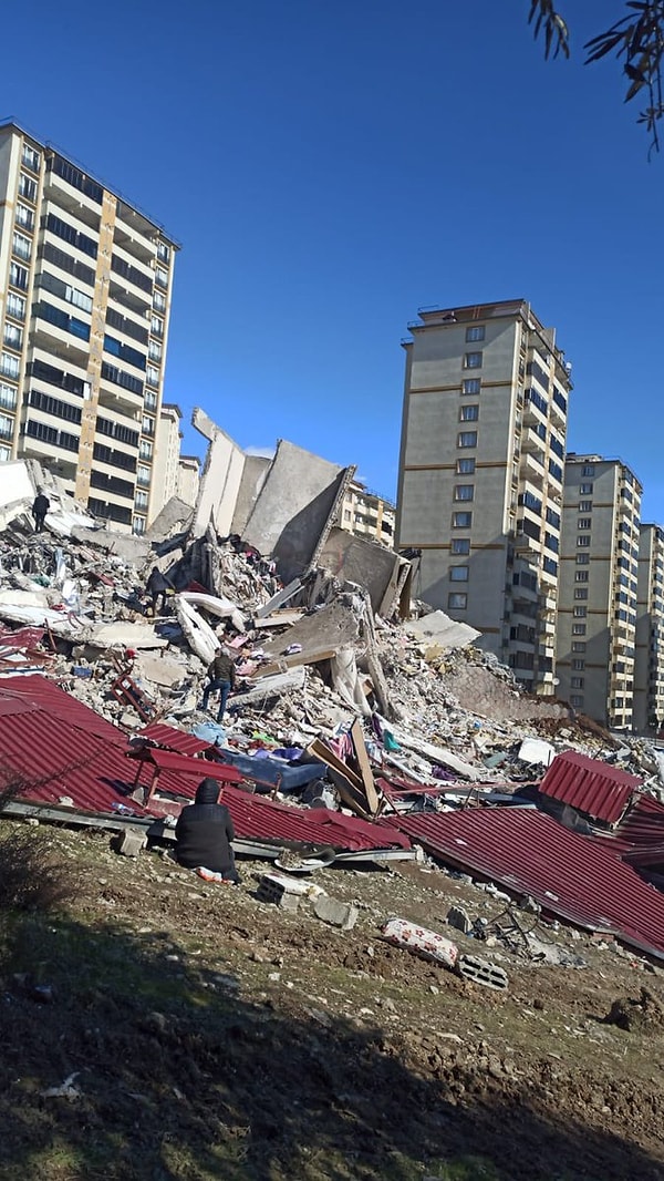 Kahramanmaraş’ta yürütülen deprem soruşturmalarında bir ilk yaşandı ve  belediyede görevli 3 kamu görevlisi hakkında soruşturma izni verildi.