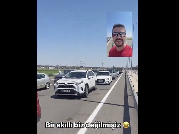 Tatile arabalarıyla çıkmak isteyenler, İpsala'da metrelerce kuyruk oluşturdu.