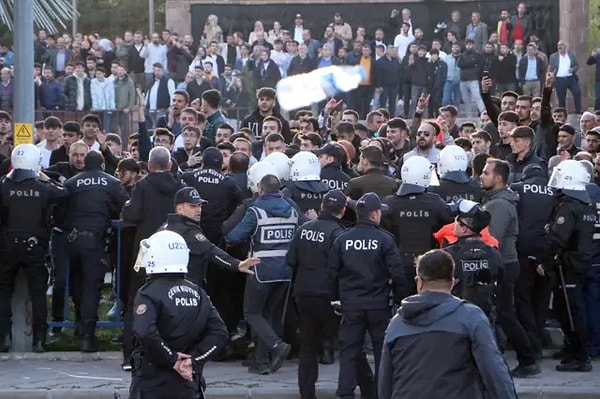 Ekrem İmamoğlu’nun da aralarında bulunduğu müşteki avukatları, saldırının planlı yapıldığını iddia etti ancak savcılık mütalaasında olayların organize olmadığını söyledi.