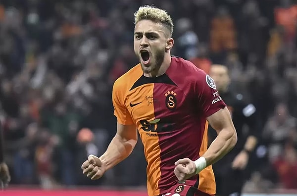 Galatasaray'ın genç yeteneklerinden Barış Alper Yılmaz, sadece futbol sahasında gösterdiği performansla değil, aynı zamanda samimi tavırlarıyla ve yakışıklılığıyla da beğeni topluyor.