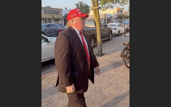 Trump'ın yaralandığı kulağını sararak gezen adamın görüntüleri sosyal medyada viral oldu.