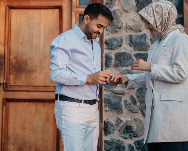 Sosyal medya hesabında 4,5 milyon takipçisi olan, popülaritesini temizliğe olan tutkusuyla kazanan Kadir Ezildi'nin evlilik hazırlıklarından, teklifine her detayı ayrı olay oldu bildiğiniz gibi.