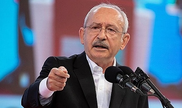 Tanju Özcan, CHP'de en az 50 milletvekilinin kendisine sadık olduğu yönündeki haber nedeniyle Kılıçdaroğlu'nu hedef almıştı. Söz konusu haberi yalanlayan ve tekzip ettiğini söyleyen Kılıçdaroğlu ile Özcan arasında polemik yaşanmıştı.