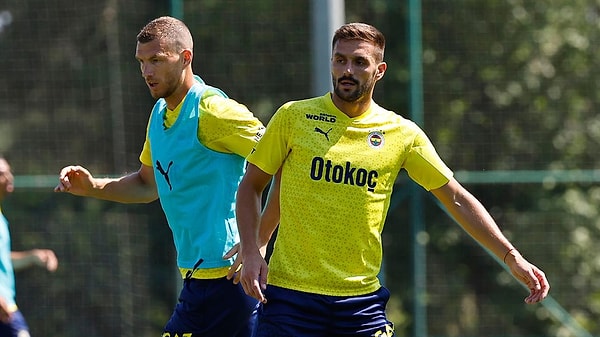 Yıldız futbolcu, kararını sosyal medya hesabından şu cümlelerle duyurdu. 👇