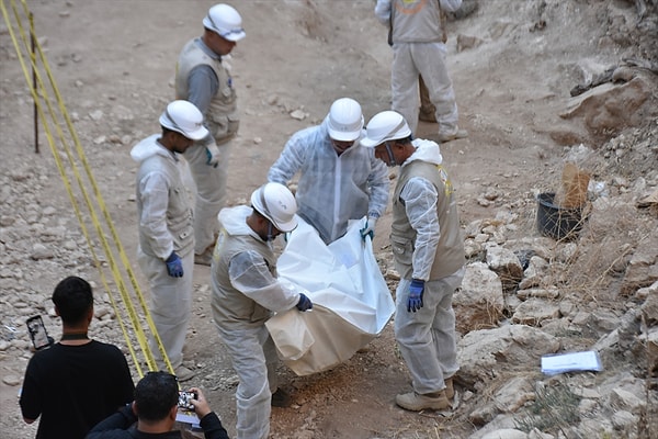 Türkmeneli İşbirilği ve Kültür Vakfı'na bağlı Türkmeneli İnsan Hakları Merkezi Telafer Koordinatörü Ali Habib, daha önce terör örgütü DEAŞ'ın yayınladığı görüntü ve bölge halkından görgü tanıklarının ifadelerine göre kuyuda infaz edilen Türkmenlerin cesetlerinin olduğunu söyledi.