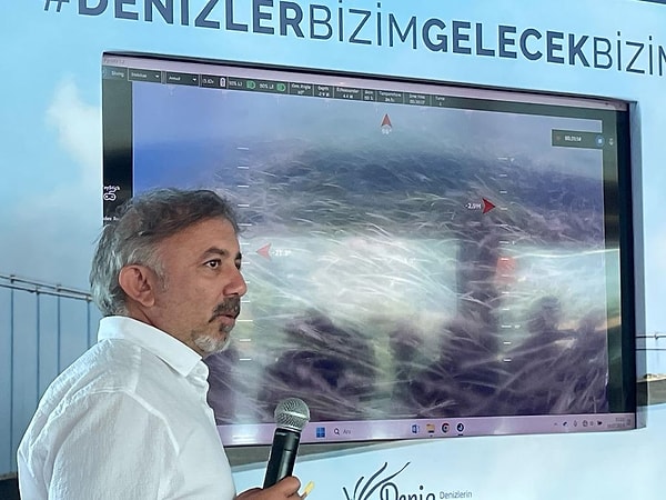 Toplantının sonunda, deniz çayırlarının son durumu, su altı dronu ile katılımcılara canlı olarak izletildi.