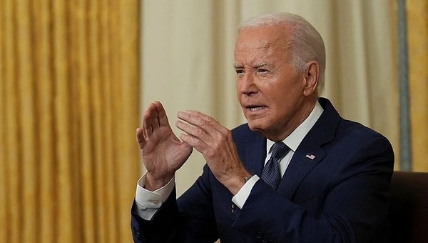 Axios haber sitesi, bazı Demokratların parti içindeki baskıları sonucu Biden'ın kenara çekilme noktasında ikna edildiğini öne süren yorumları derleyen bir rapor hazırladı.