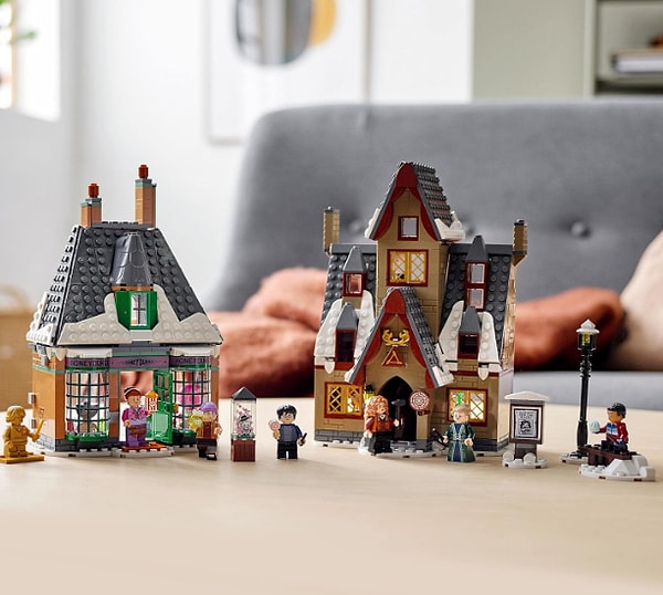 4. LEGO Harry Potter Hogsmeade Köyü Ziyareti 76388-8 Yaş ve Üzeri İçin Balyumruk Şekerci Dükkanı İçeren Koleksiyonluk Yaratıcı Oyuncak Yapım Seti (851 Parça)