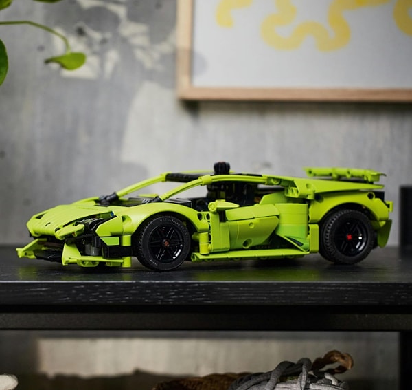 5. LEGO Technic Lamborghini Huracán Tecnica 42161 Oyuncak Yapım Seti (806 Parça)