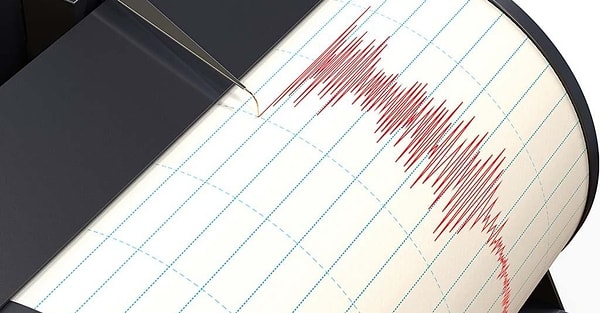 Büyüklüğü 4.2 olarak duyurulan depremin 6.82 km derinlikte olduğu belirtildi.