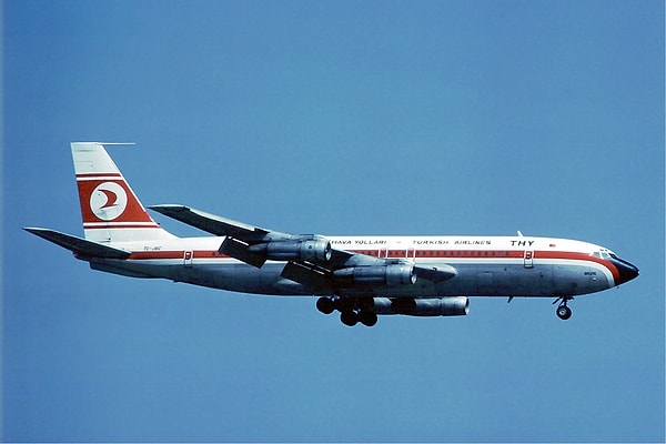 Boeing 707 ilk uçuşunu gerçekleştirdi.