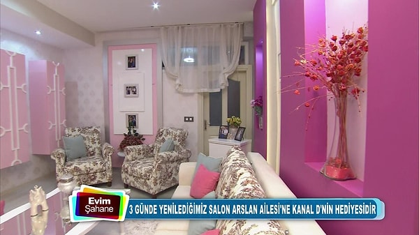 Kanal D ekranlarında yayınlanan Evim Şahane programıyla tanınan Mimar Selim Bey, yaptığı evlerle sosyal medyada çok konuşuluyor.