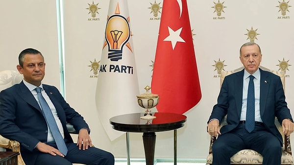 "Ülkeyi yönetmeye talip olan ve son seçimlerde birinci parti olmuş, bugün seçim yapılsa bütün anketlerde birinci parti çıkan bir partiye bu tablo yakışmaz. O yüzden ilk adımı ben attım."