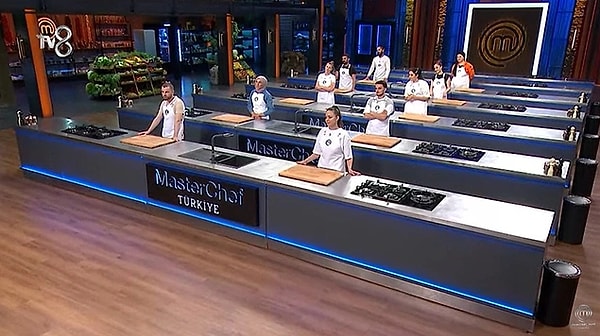 1. MasterChef Türkiye'de 10 kişi olarak belirlenecek ana kadro neredeyse tamamen şekillendi. Bakalım MasterChef'te 9. yarışmacı kim olmuş?