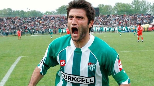 Futbola İnegölspor altyapısında başlayan Yılmaz, 1996'da İnegölspor'un A takımına yükselmiş, 1998'de de Bursaspor'a transfer olmuştu.