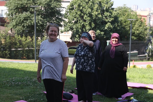 Seansın kendilerine çok iyi geldiğini söyleyen yaşlılar Bağcılar Belediye Başkanına teşekkürlerini iletti.