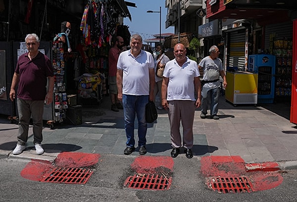 Özge Ceren Deniz'in babası, kızının ve ona yardım ederken elektrik akımına kapılan İnanç Öktemay'ın hayatını kaybettiği sokağa geldi.