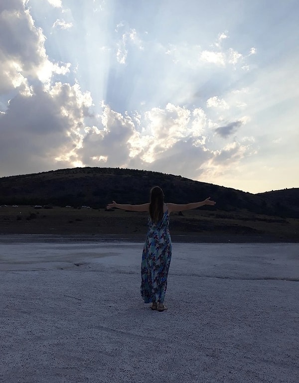 Güney, şimdi oğlu Atlas Ege ile güzeller güzeli eşi Nazlı'nın yaşam savaşıyla gelecek nesillere umut vermek istiyor.