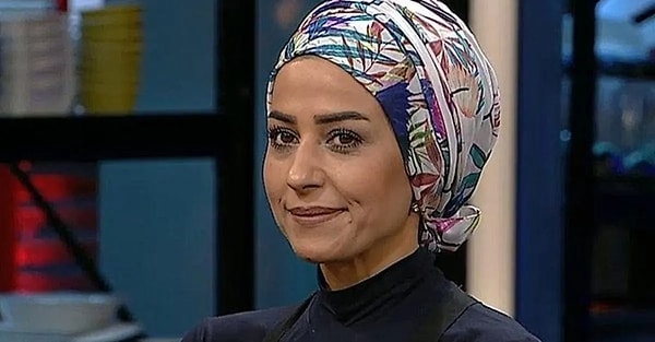 Annesinin vefatından bahseden Esra, "İki yıl önce annemi kaybettim ama onun dışında tamamen yemeklerimle gündeme gelmek istedim. MasterChef'e katılmak, hayatımda yaptığım en doğru karardı" dedi.