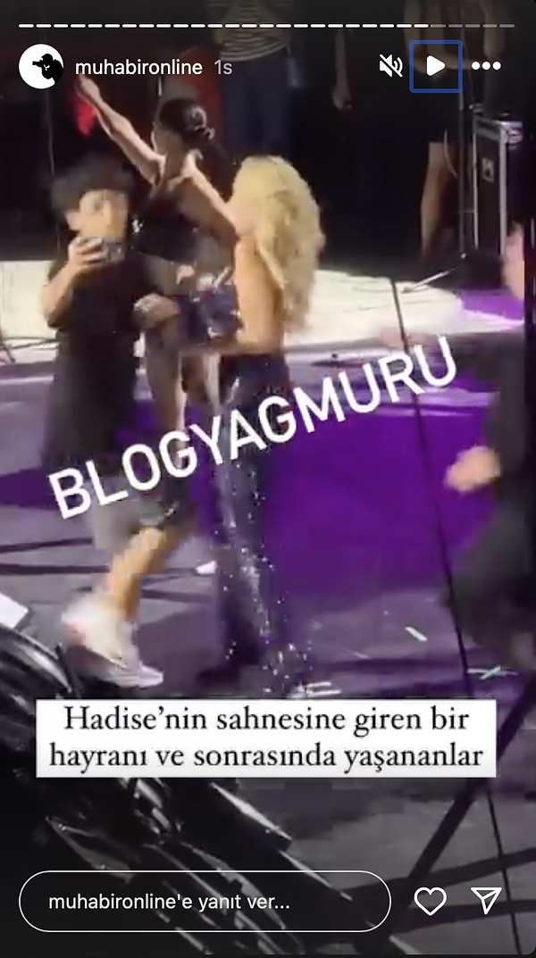 Hadise ile fotoğraf çekilmek isteyen bir izleyici, güvenlikleri aşarak sahneye atlayınca başta Hadise olmak üzere herkes paniğe kapıldı.