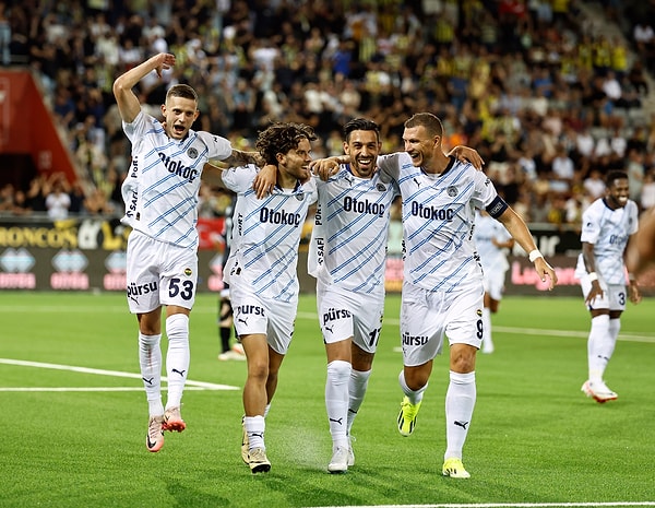 Sarı-lacivertlilerde Dzeko, hat-trick yaparken bir gol de Ferdi Kadıoğlu'ndan geldi.