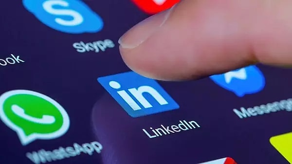 Peki bunun yolu nereden geçiyor? Elbette dünyada herkesin kullandığı bir kariyer platformu olan LinkedIn'den.