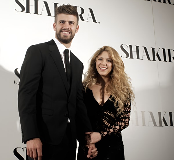 Barcelona'nın yıldız futbolcusu Gerard Pique'nin, uzun süredir birlikte olduğu ve iki çocuğunun annesi olan Shakira'yı aldattığı iddiaları olay olmuştu. Şarkıcı, Pique'nin evde olmadığı bir zaman diliminde buzdolabında yenmiş reçel bulduğunda şüphelenmişti, çünkü Pique'nin reçel yemeyi sevmediği biliniyordu.