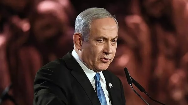 Birçok yerde protesto edilen Netanyahu’ya kaldığı otelde de rahat verilmedi.