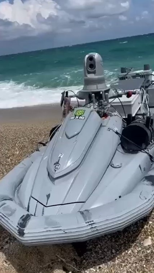 Ekipler olay yerine gelerek Jetski üzerinde incelemelerde bulundu. Yapılan ilk incelemeler doğrultusunda Ukrayna donanmasına ait olduğu tahmin edilen jetski’nin sürüklenerek İstanbul Çatalca Sahili’ne ulaştığı düşünülüyor.