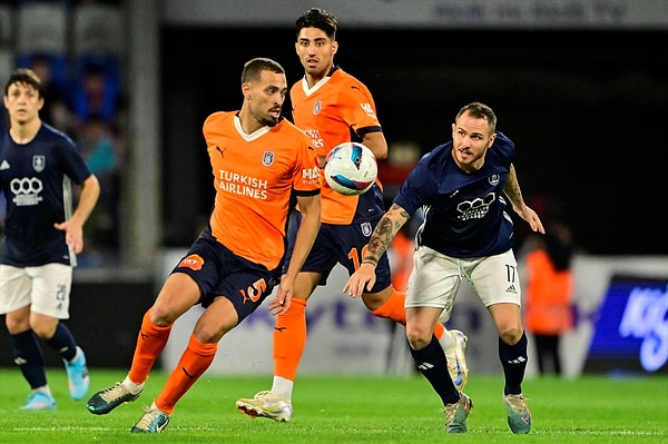 RAMS Başakşehir, La Fiorita'yı 6-1 yenerek Avrupa kupalarındaki en farklı galibiyetini elde etti. Turuncu-lacivertli ekip, 8 Eylül 2022'de UEFA Konferans Ligi A Grubu ilk maçında İskoçya temsilcisi Hearts'ı deplasmanda 4-0 yenerek, Avrupa kupalarında bugüne kadarki en farklı galibiyetini elde etmişti.