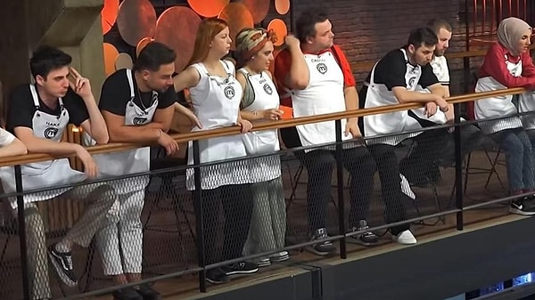 MasterChef 2024 ana kadro heyecanı tüm hızıyla devam ediyor. Yarışmanın ilk 13 yarışmacısı Zeynep, Hakan, Onur, Ümmühan, Deniz, Çağlar, Serhat, Alper, Ayşe, Beril, Semih, Eda ve Muratcan olmuştu.