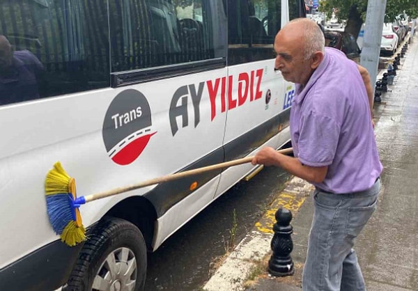 Vatandaş, yağmurun bereket olduğunu ve bereketten faydalandığını ifade etti.