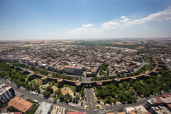 Listede bu yıl nisan ayında başlatılan Mezopotamya Ekspresi'ne de yer verildi. DTSO ve Diyarbakır Büyükşehir Belediyesi'nin desteğiyle Devlet Demir Yolları tarafından başlatılan turistik Mezopotamya Ekspresi nisan ve haziran ayları arasında toplam 8 sefer yaptı.