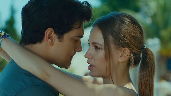 3. Serenay Sarıkaya-Çağatay Ulusoy