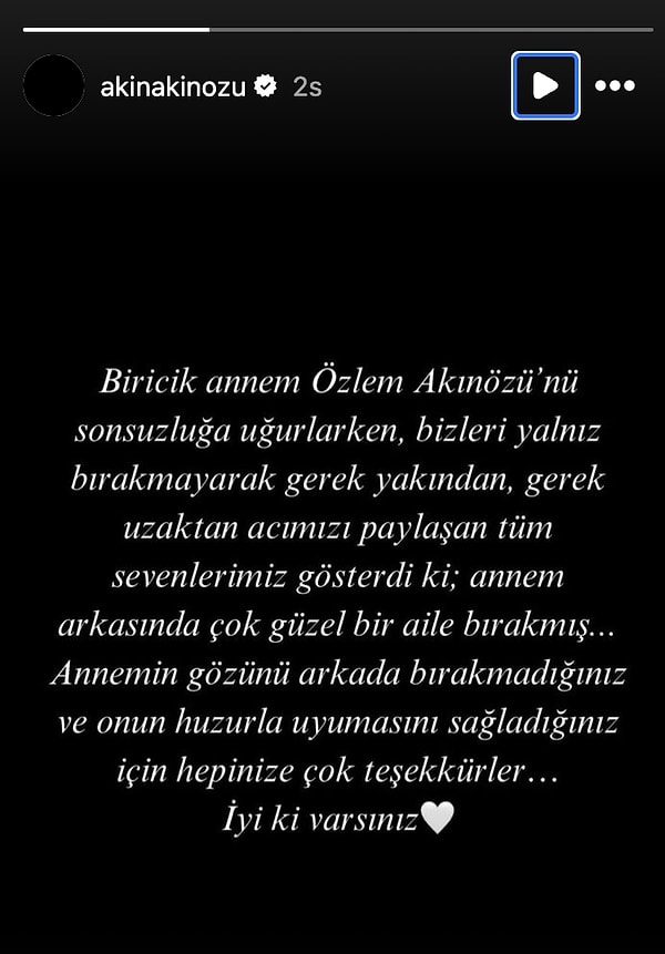 Akınözü cenaze sonrası kendisini yalnız bırakmayan isimlere "Gerek yakından gerek uzaktan acımızı paylaşan tüm sevenlerimiz gösterdi ki: annem arkasında çok güzel bir aile bırakmış..." ifadeleriyle teşekkür etti.