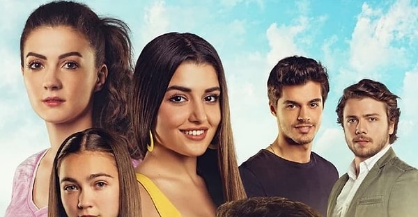 Hande Erçel, Tolga Sarıtaş, Berk Atan, Burcu Özberk, İrem Helvacıoğlu, Dilan Çiçek Deniz gibi isimlerin rol aldığı dizi bu oyuncuların büyük çıkış yakalamasını sağlarken özellikle Hande Erçel'in yükselişi durdurulamaz olmuştu.