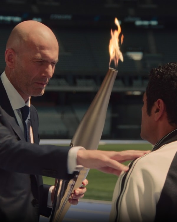 Dev organizasyonda ilk olarak bir kısa film ekranlara yansıdı. Kısa filmde en dikkat çeken isim ise elbette Cezayir asıllı Fransız futbol efsanesi Zinedine Zidane'dı!