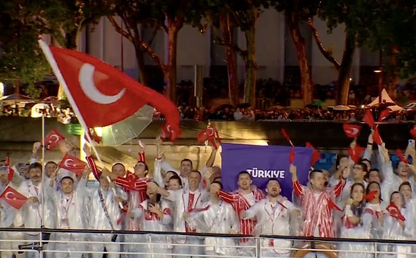 Team Türkiye'nin yer aldığı gemide Tunus delegasyonu da yer aldı. Türkiye'nin sahneye çıkmasıyla birlikte sosyal medya da yıkıldı. İşte o paylaşımlardan bazıları: