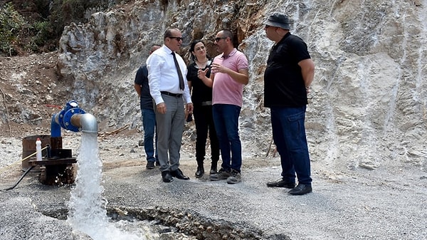 Ataoğlu, şunları söyledi: "Kendi imkânlarımızla gerçekleştirdiğimiz sondaj sonucu saatte 80 tona kadar çıkabilecek su kaynağına kavuştuk."