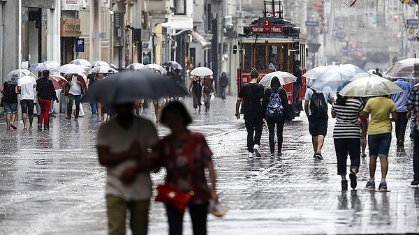 Meteoroloji ayrıca, Artvin, Erzurum, Giresun, Kars, Rize, Trabzon ve Düzce için de sarı kodlu uyarıda bulundu.