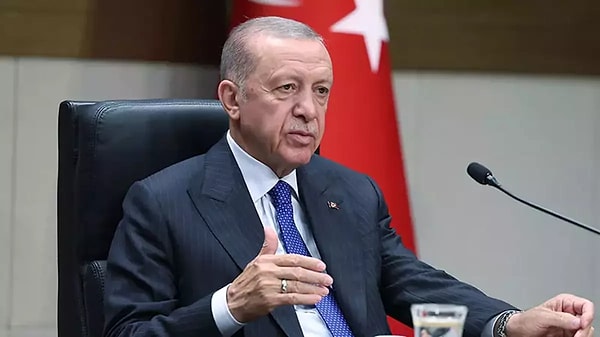 Türkiye Gazetesi’nden Yılmaz Bilgen’in haberine göre; Cumhurbaşkanı Recep Tayyip Erdoğan ile Suriye Devlet Başkanı Beşşar Esad’ın görüşmesi için Rusya’nın da içinde olduğu üç devlet arasında görüşmeler yapılıyor.