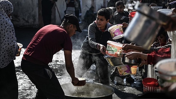 İsrail’in Gazze’de yaptığı soykırımda hayatını kaybedenlerin sayısı 50 bine yaklaştı. Ayrıca milyonlarca insan açlık tehlikesi ile karşı karşıya.