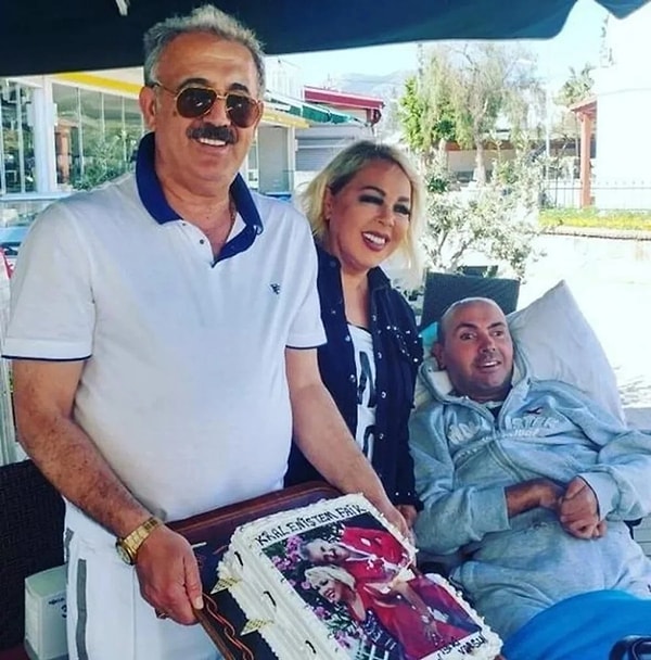 Oğlu Harun Akaröz, 24 yıldır MS hastalığıyla mücadele veriyor. Safiye Soyman, oğlunun üstüne titrerken yıllardır takdir toplayan anneliğiyle de gündeme geliyor.