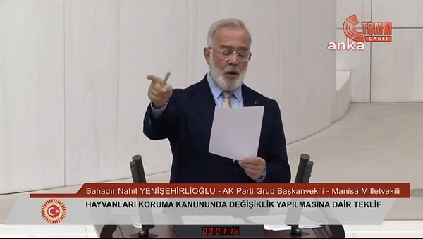 AK Parti Grup Başkanvekili Bahadır Nahit Yenişehirlioğlu sokak hayvanları ile ilgili Meclis'te tartışılmaya devam eden yasa tasarısıyla ilgili konuştu.