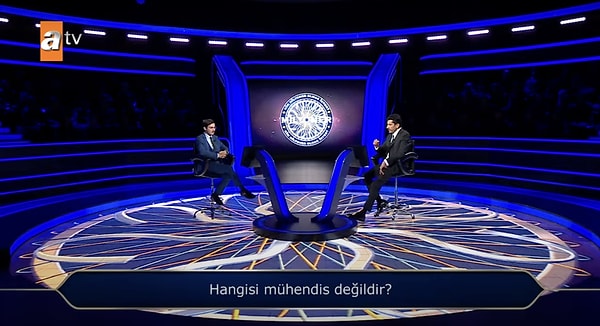 Yarışmada yarışmacıya "Hangisi mühendis değildir?" şeklinde bir soru yöneltildi. Şıklar A) Turgut Özal, B) Süleyman Demirel, C) Necmettin Erbakan ve D) Bülent Ecevit olarak belirlenmişti.